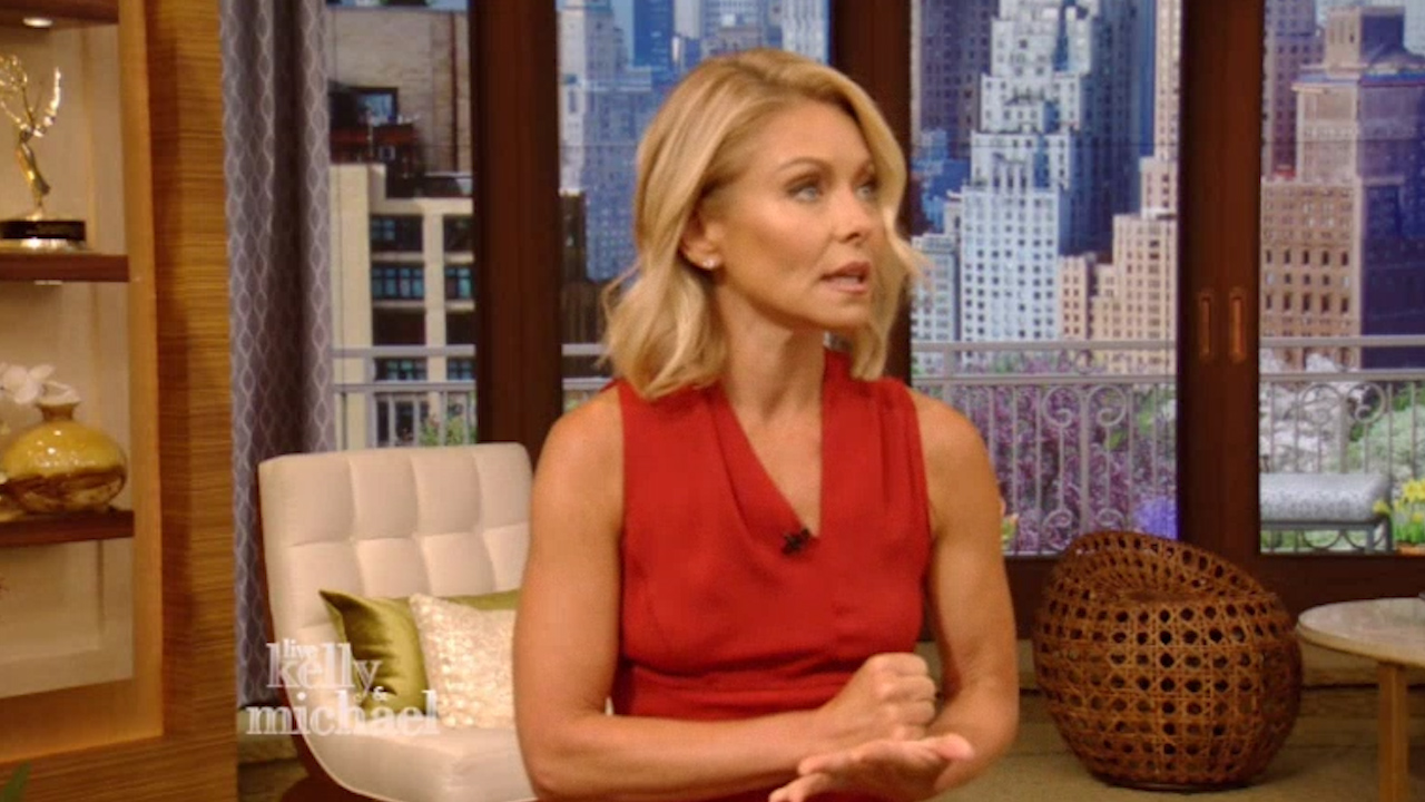 6. Kelly Ripa's Blue Hair Color: A Stylist's Perspective - wide 8