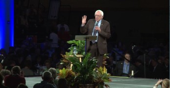 Bernie Sanders slams GOP for their amnesia in Iowa speech (VIDEO).