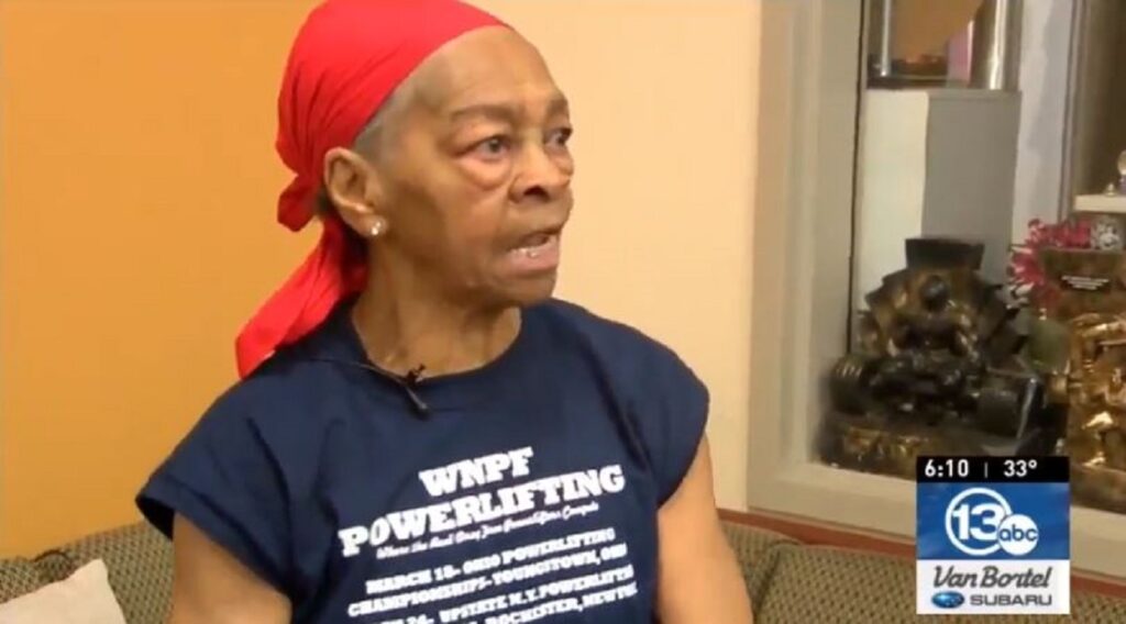 82-year-old woman sent intruder to hospital. Chose the wrong Grandma